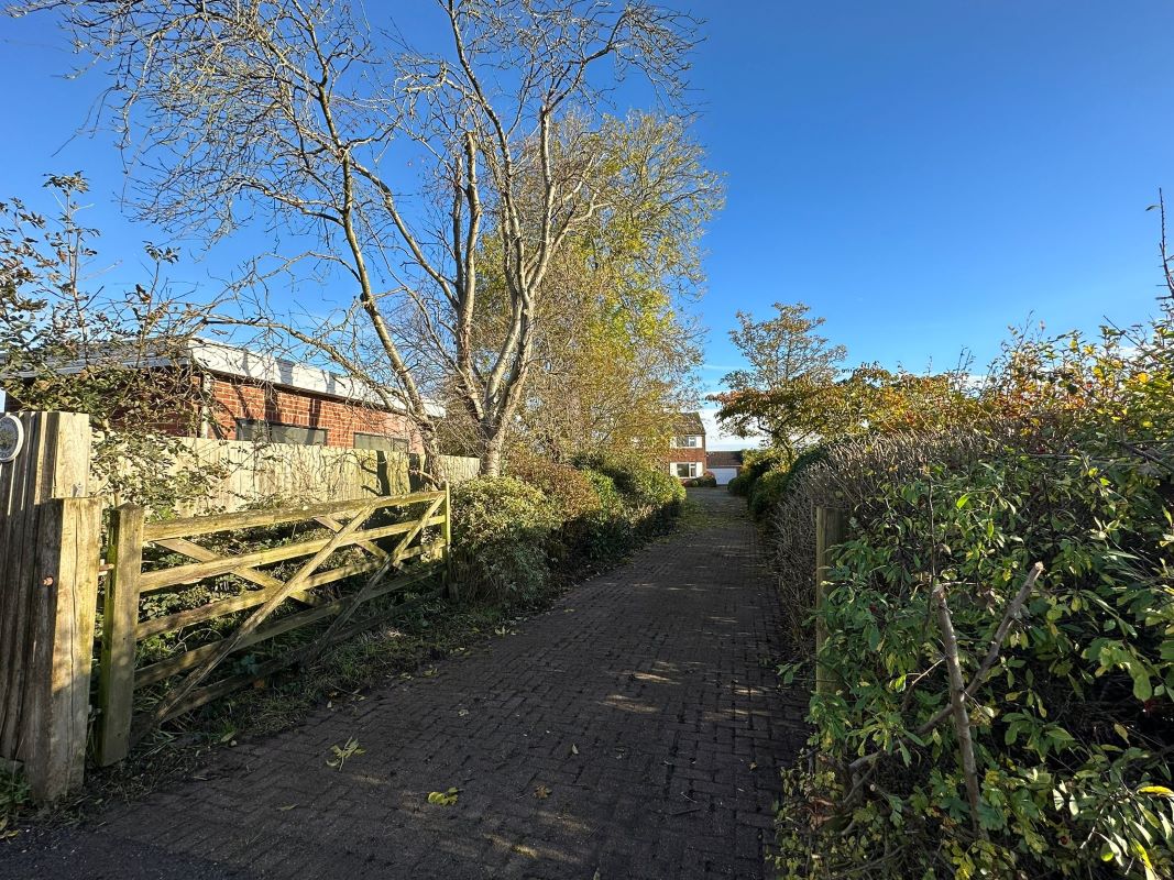 Springfield Lodge, Fiskerton Road, Rolleston, Newark, Nottinghamshire, NG23 5SH