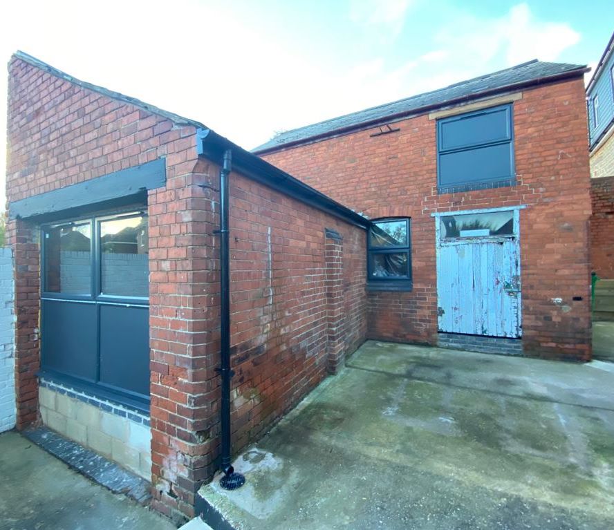 Storage Building to rear of The Yew Tree, 2 Nottingham Road, Hucknall, Nottinghamshire, NG15 7QL