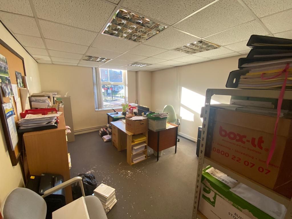 On-Site Lodge, 9 Mansfield Road, Eastwood, NG16 3AQ