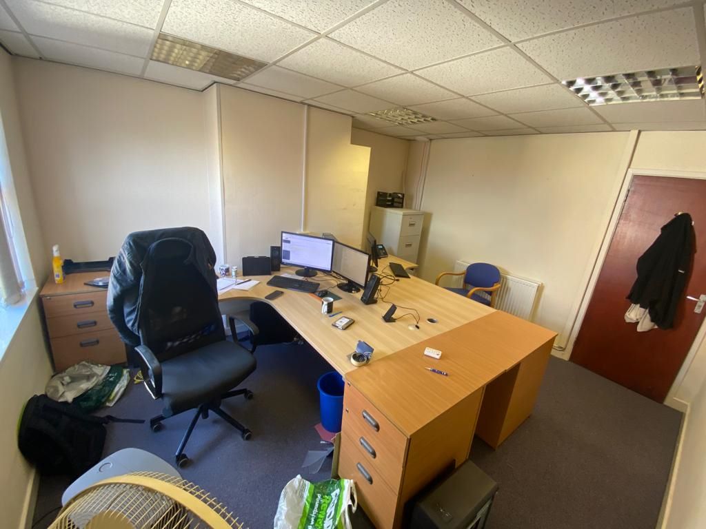 On-Site Lodge, 9 Mansfield Road, Eastwood, NG16 3AQ