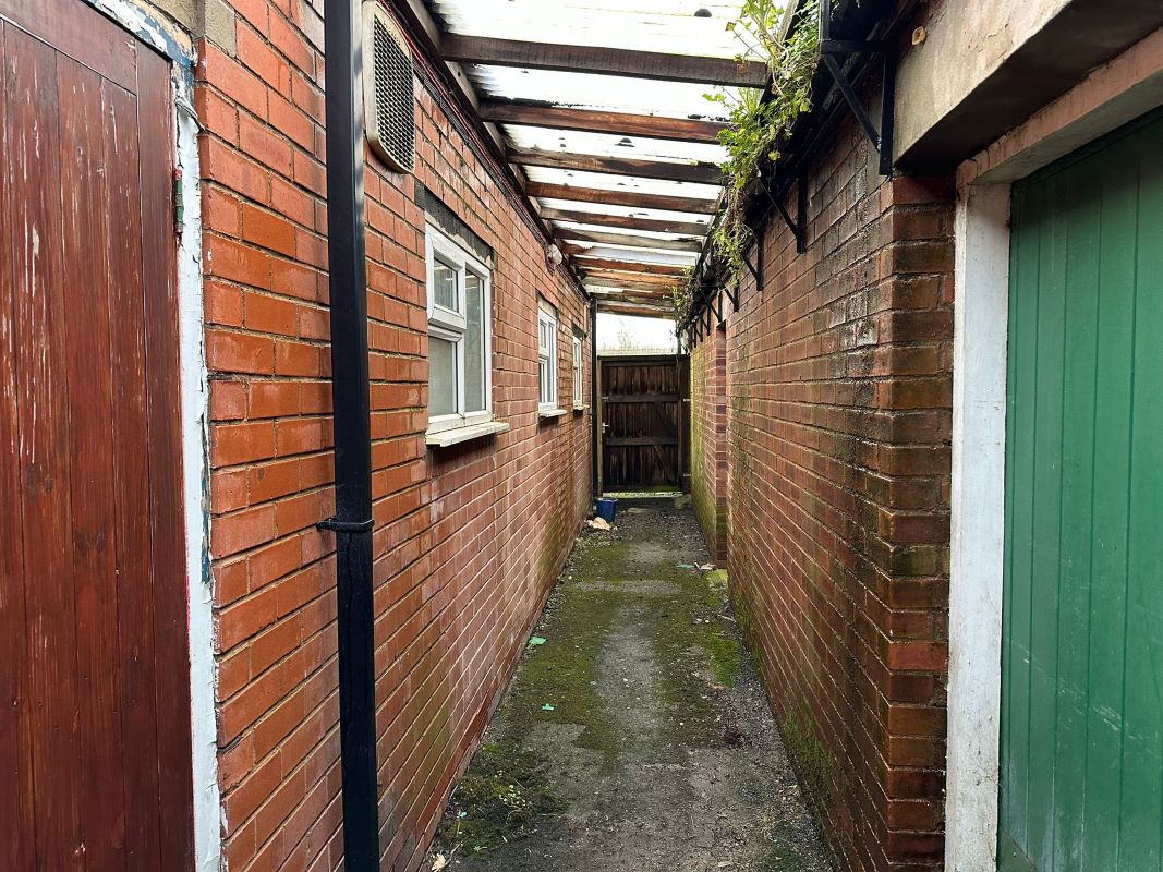 Lot Holmewood Miners Social Club, Heath Road, Holmewood, Chesterfield