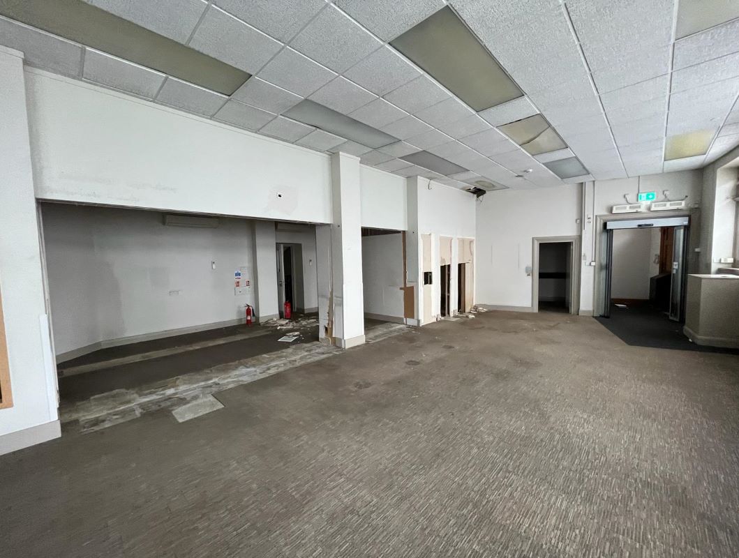 1 Bridge Street, Leatherhead, Surrey, KT22 8BL