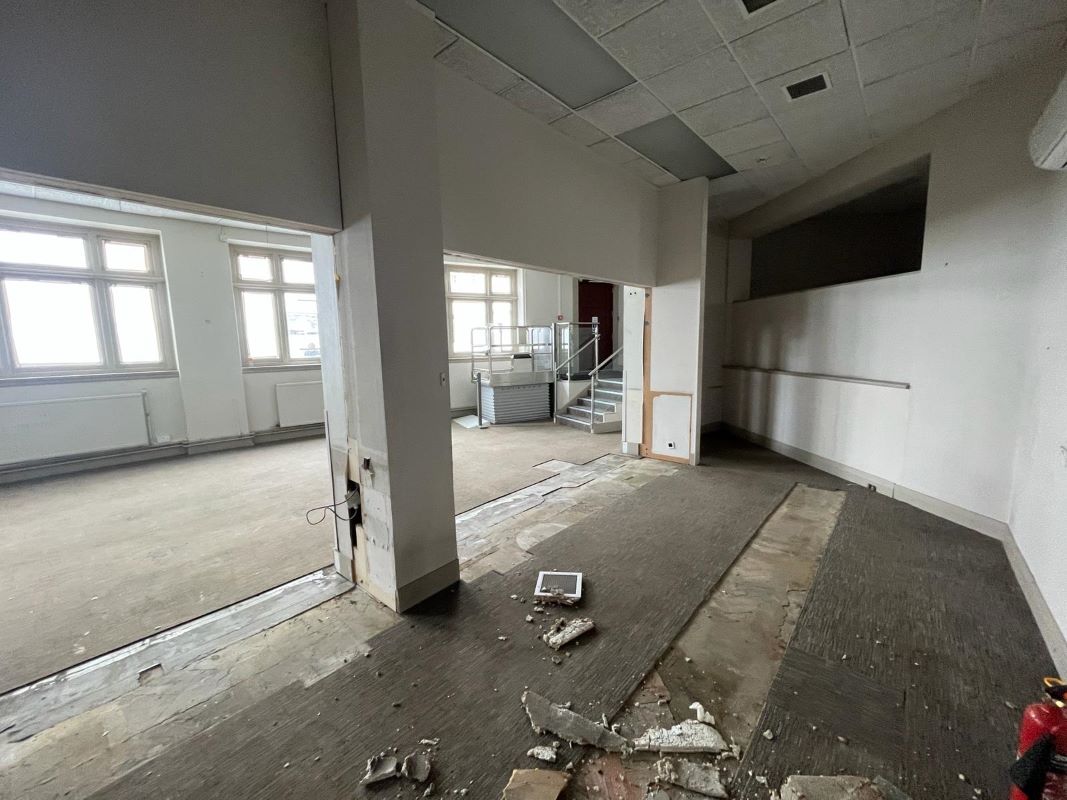 1 Bridge Street, Leatherhead, Surrey, KT22 8BL