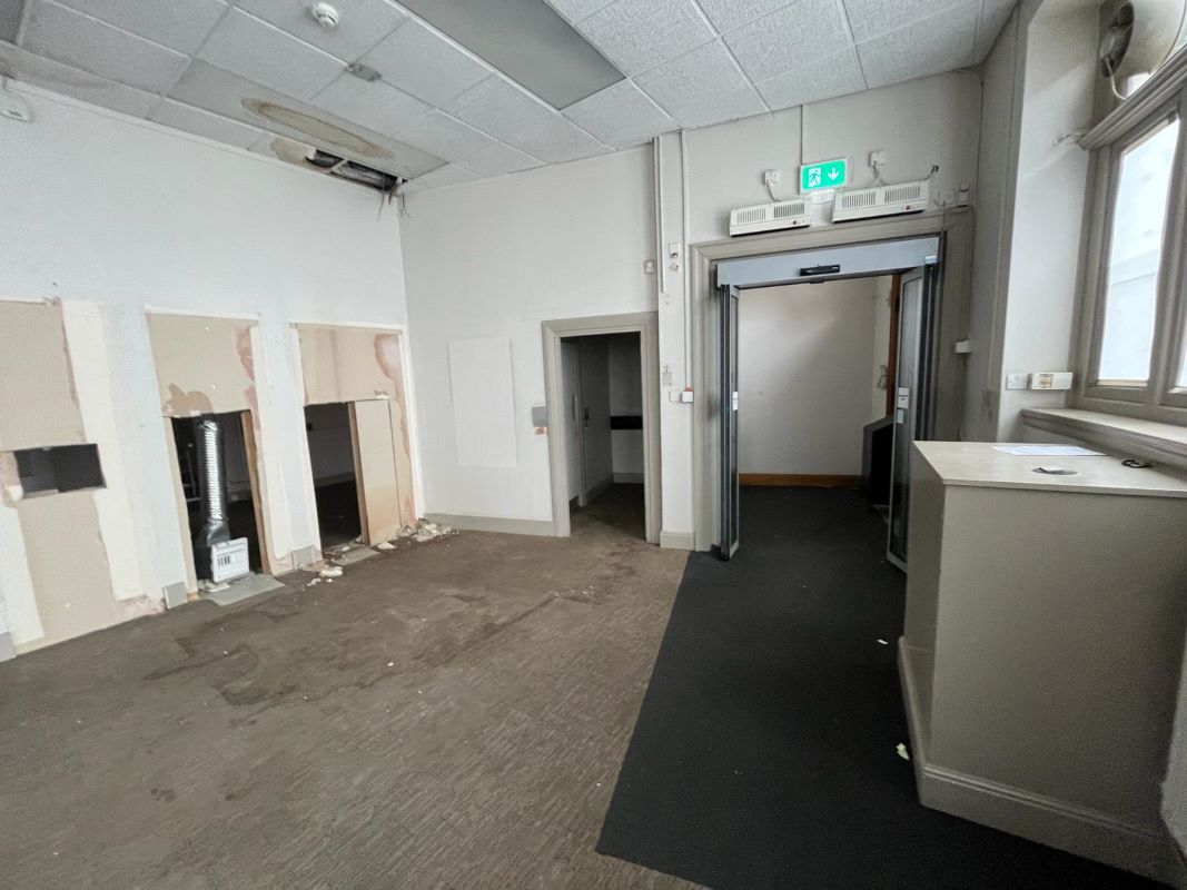 1 Bridge Street, Leatherhead, Surrey, KT22 8BL