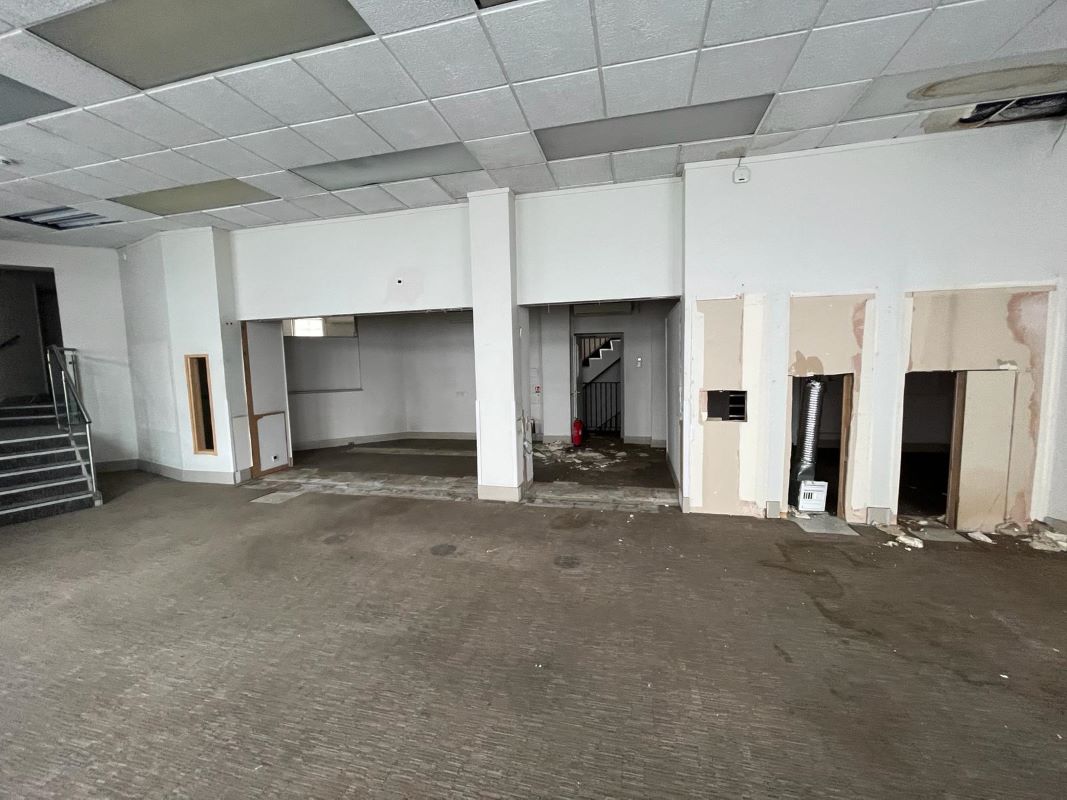 1 Bridge Street, Leatherhead, Surrey, KT22 8BL