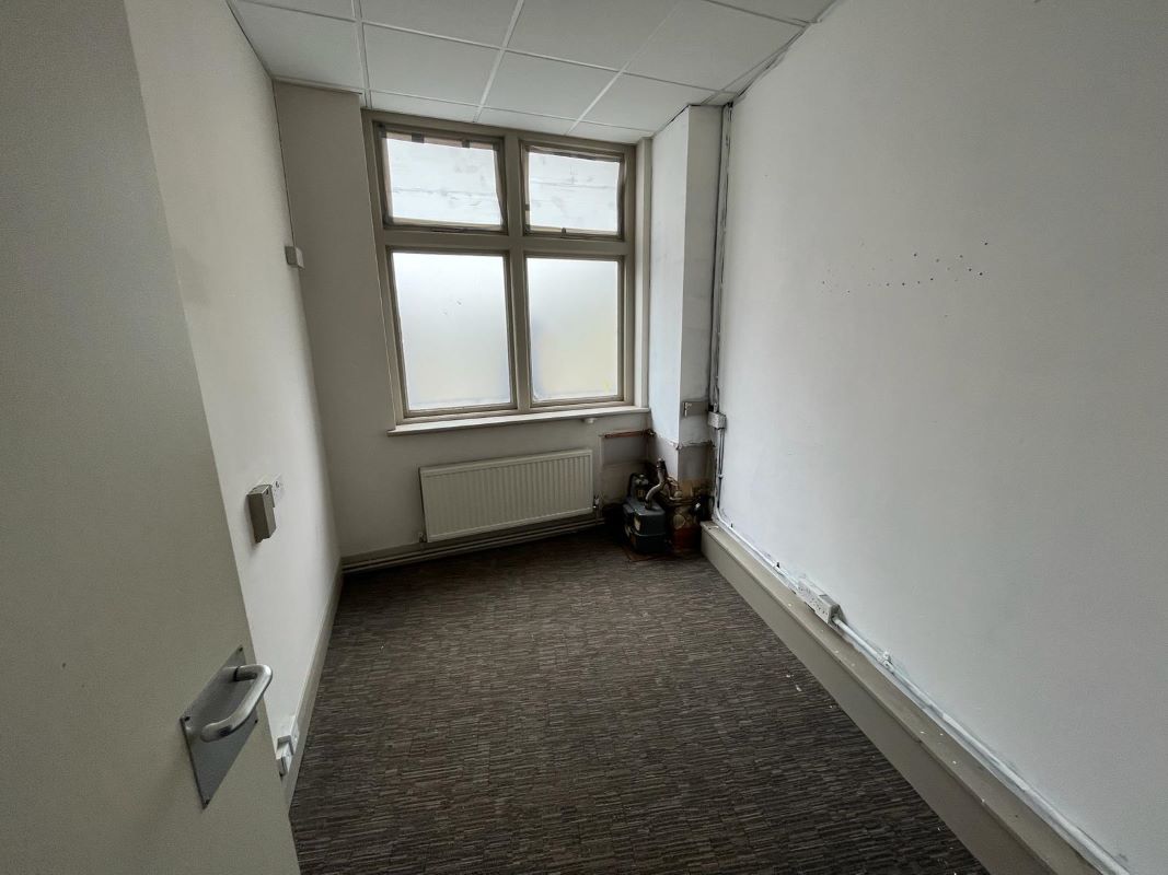 1 Bridge Street, Leatherhead, Surrey, KT22 8BL