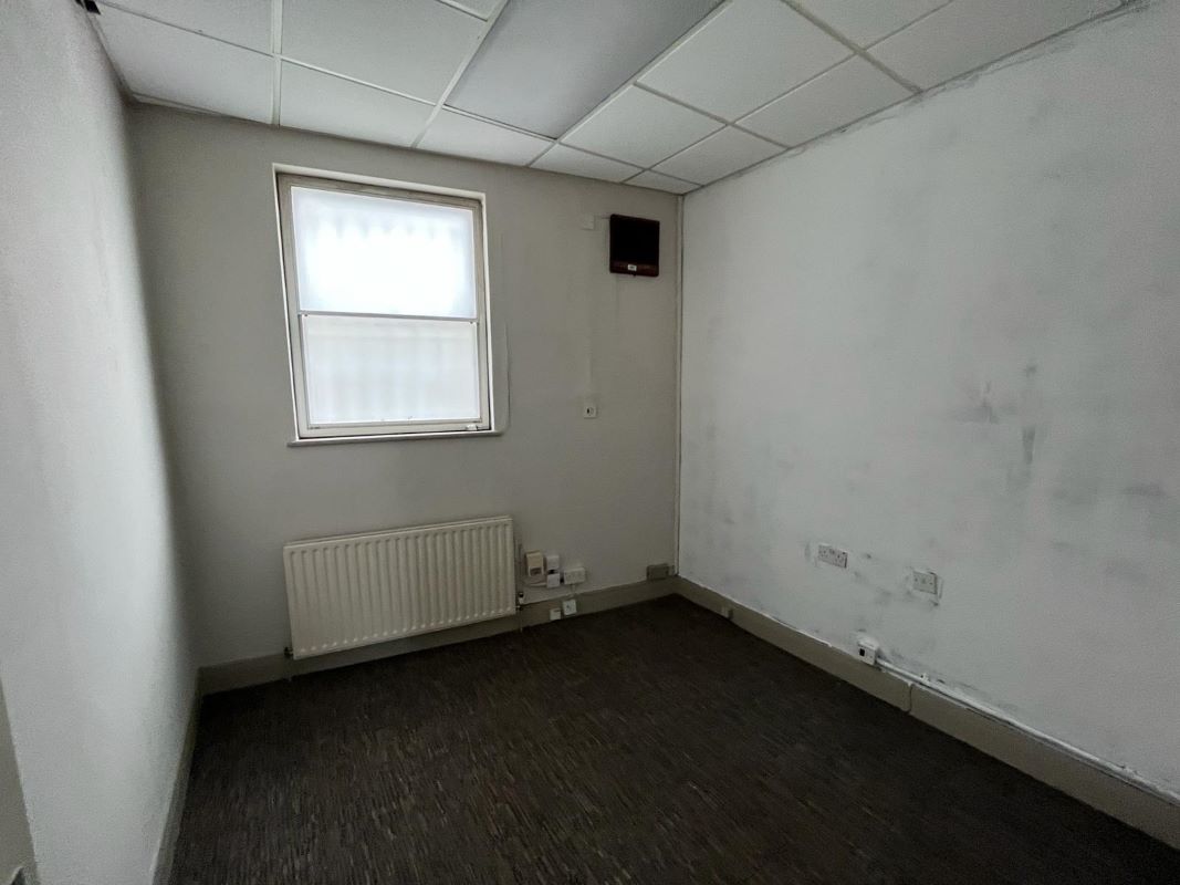 1 Bridge Street, Leatherhead, Surrey, KT22 8BL