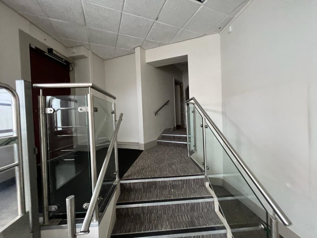 1 Bridge Street, Leatherhead, Surrey, KT22 8BL