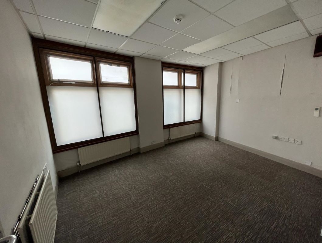 1 Bridge Street, Leatherhead, Surrey, KT22 8BL