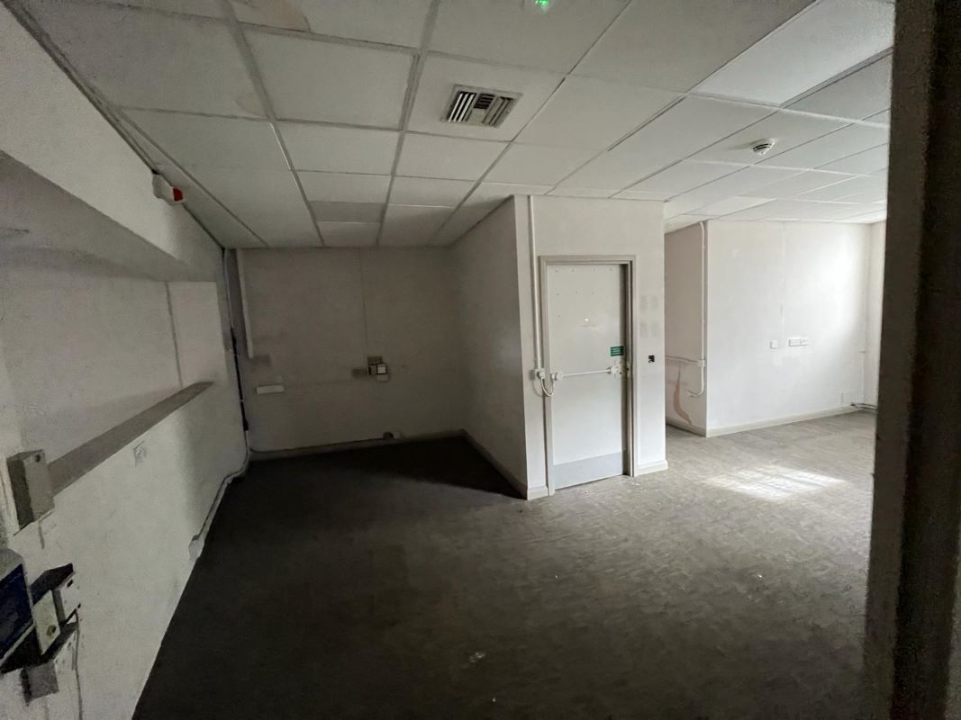 1 Bridge Street, Leatherhead, Surrey, KT22 8BL