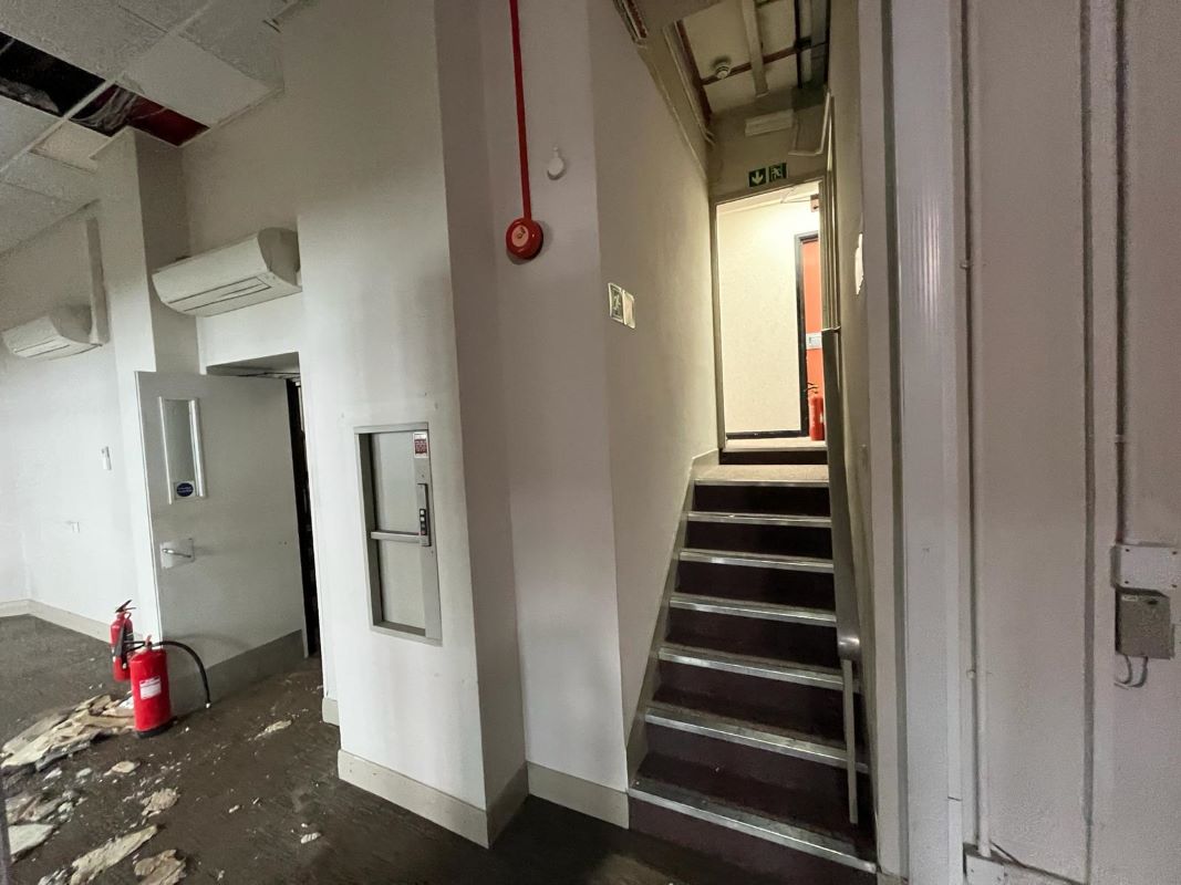 1 Bridge Street, Leatherhead, Surrey, KT22 8BL