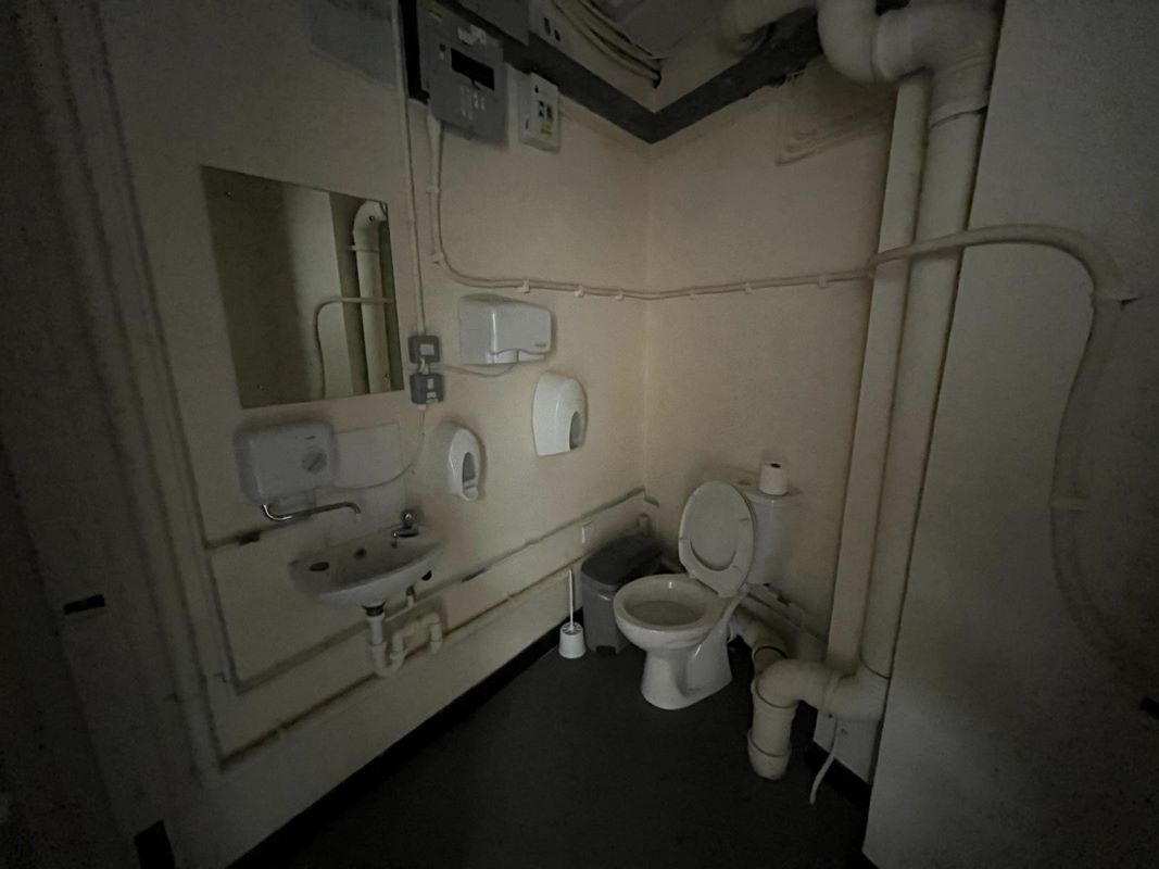 1 Bridge Street, Leatherhead, Surrey, KT22 8BL