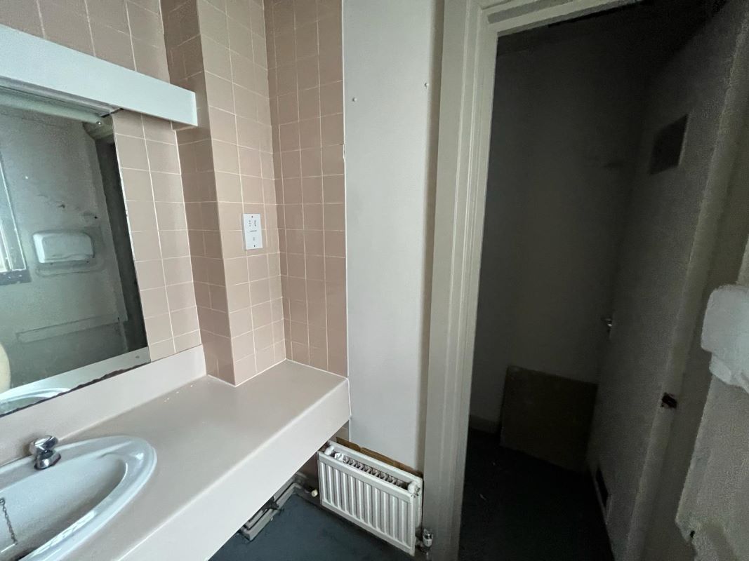 1 Bridge Street, Leatherhead, Surrey, KT22 8BL