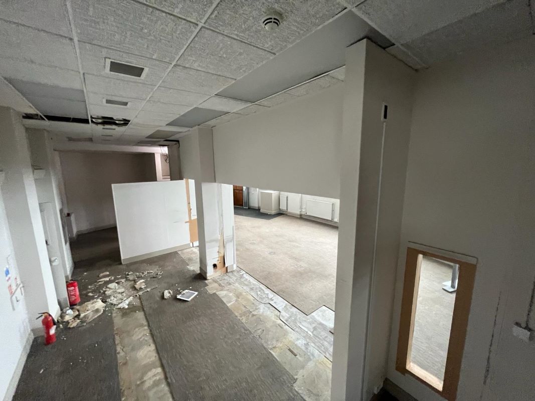 1 Bridge Street, Leatherhead, Surrey, KT22 8BL