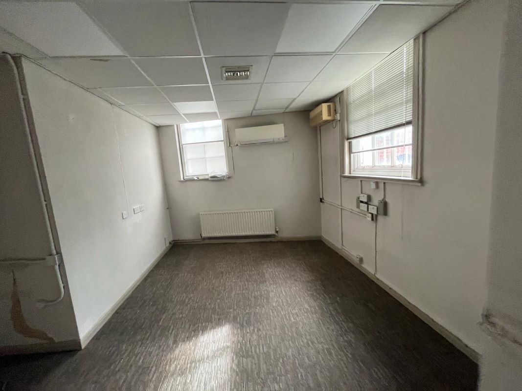 1 Bridge Street, Leatherhead, Surrey, KT22 8BL