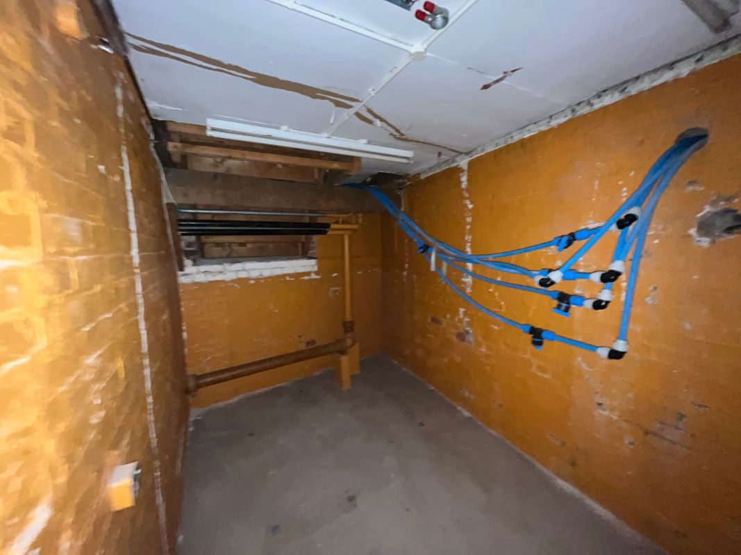 1 Bridge Street, Leatherhead, Surrey, KT22 8BL