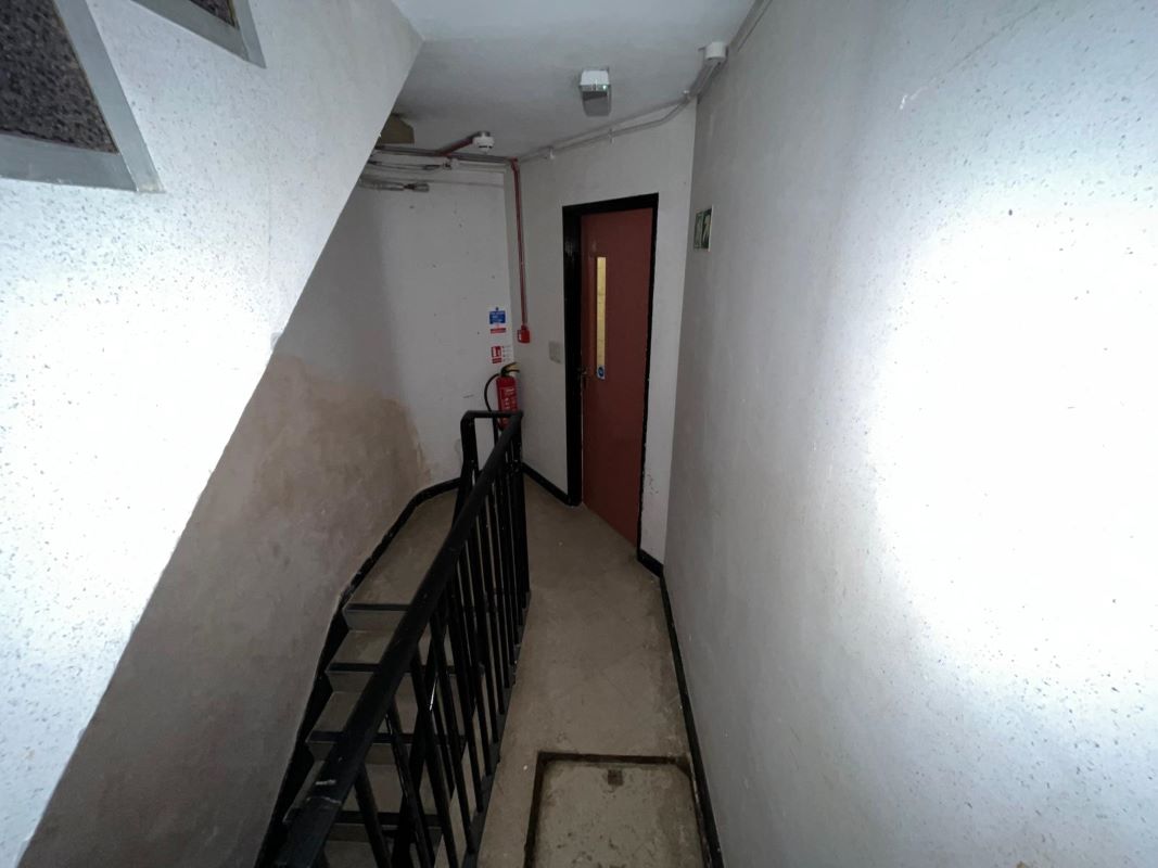 1 Bridge Street, Leatherhead, Surrey, KT22 8BL