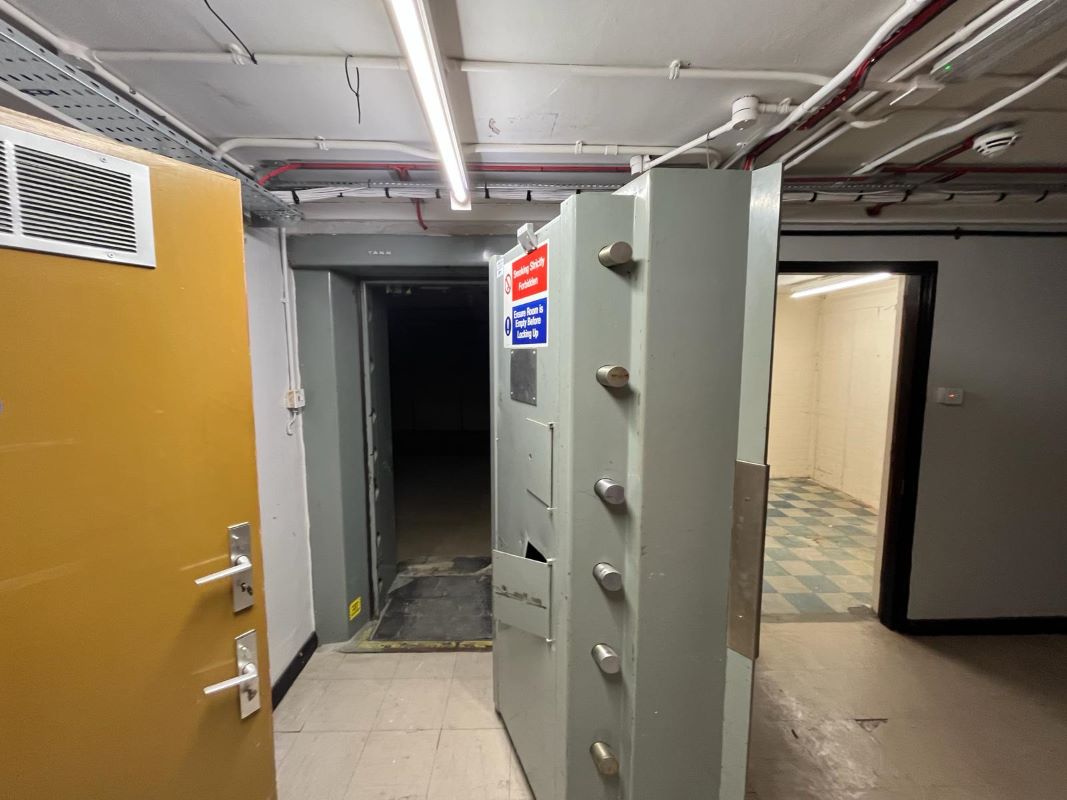 1 Bridge Street, Leatherhead, Surrey, KT22 8BL