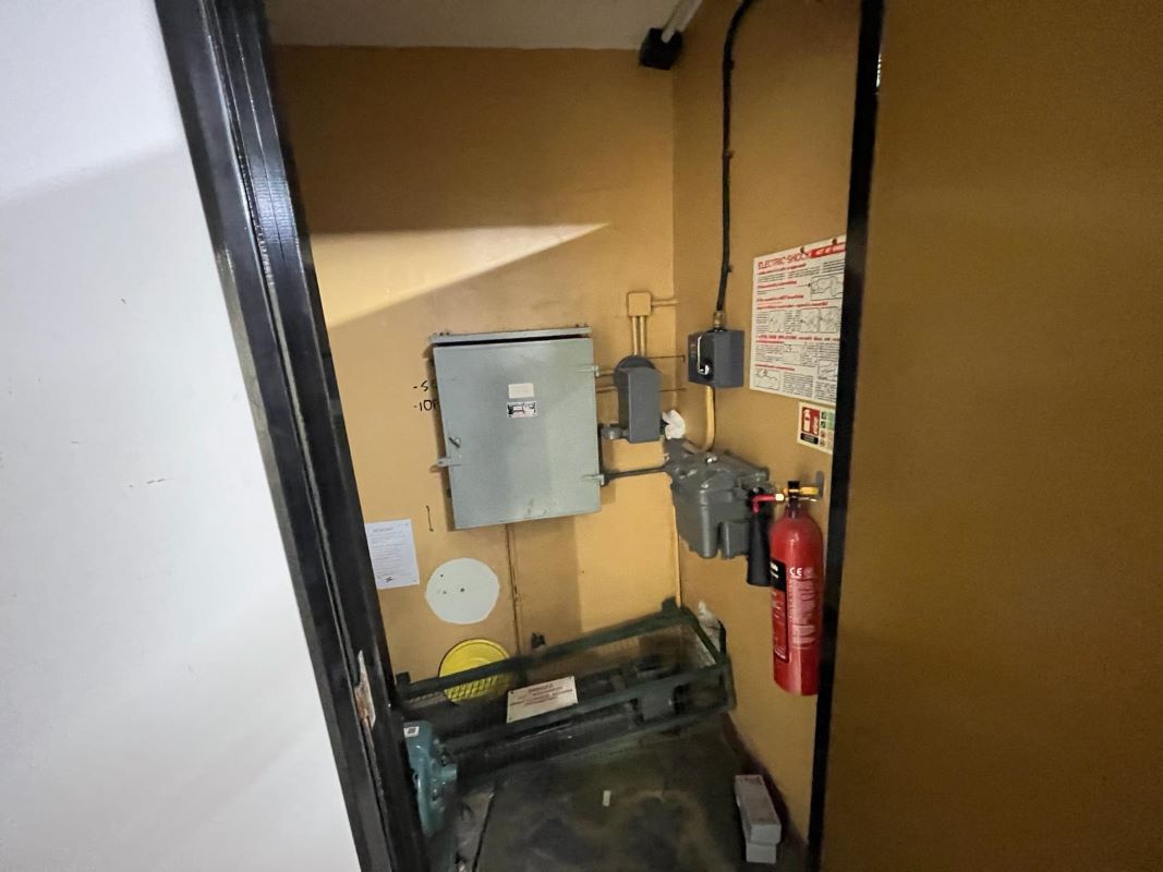 1 Bridge Street, Leatherhead, Surrey, KT22 8BL