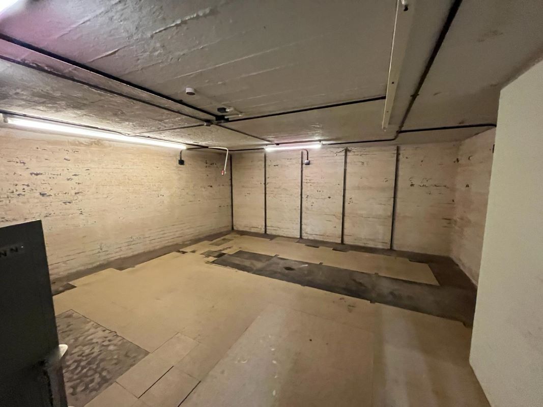 1 Bridge Street, Leatherhead, Surrey, KT22 8BL