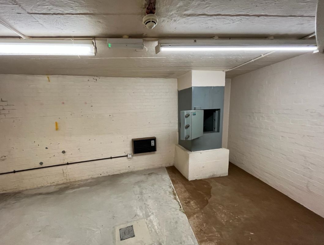 1 Bridge Street, Leatherhead, Surrey, KT22 8BL