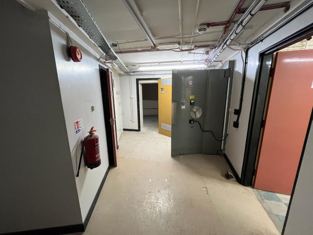 1 Bridge Street, Leatherhead, Surrey, KT22 8BL