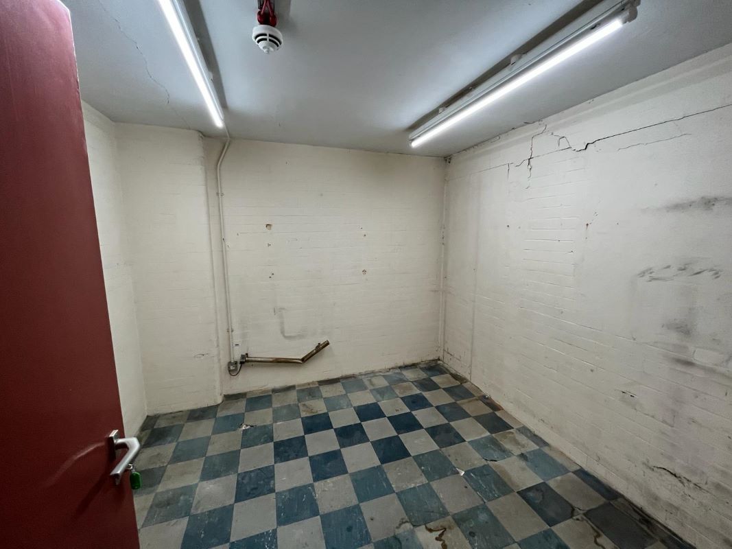 1 Bridge Street, Leatherhead, Surrey, KT22 8BL