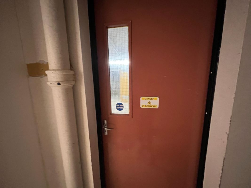 1 Bridge Street, Leatherhead, Surrey, KT22 8BL