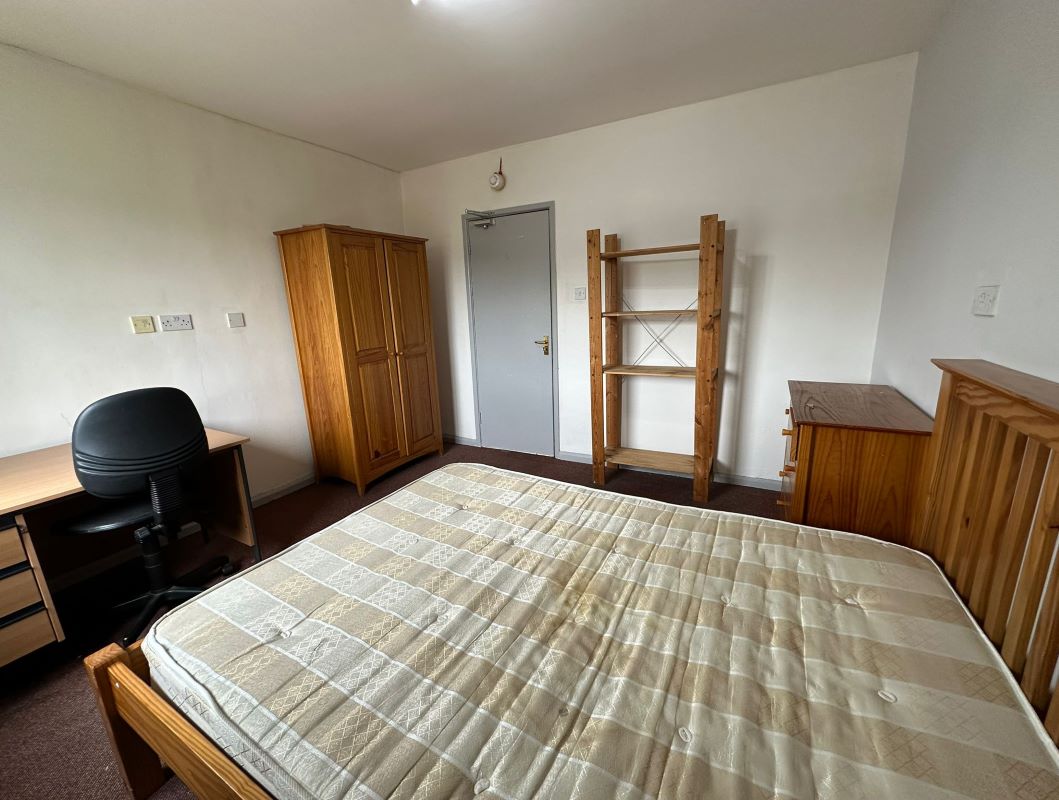 142 Gregory Boulevard, Nottingham, NG7 5JE