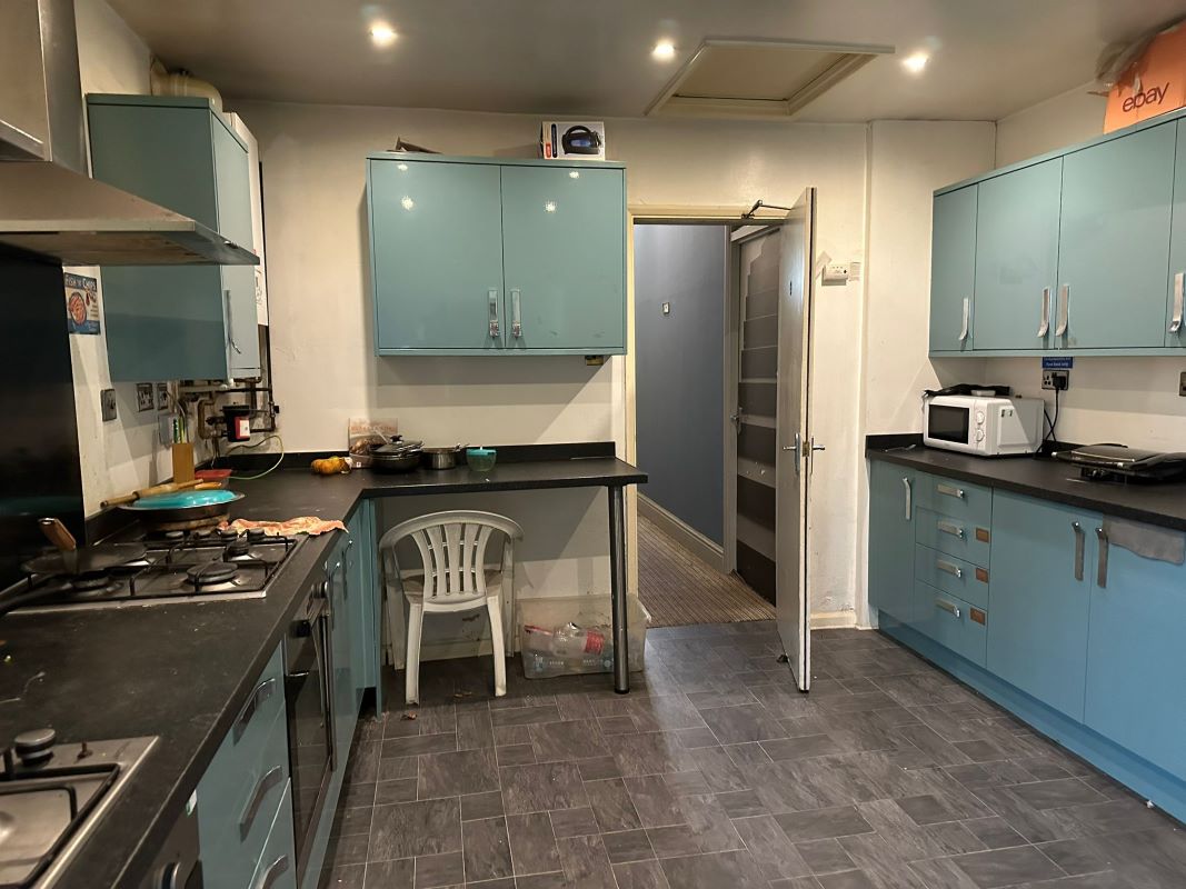 142 Gregory Boulevard, Nottingham, NG7 5JE