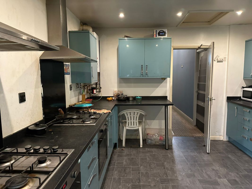 142 Gregory Boulevard, Nottingham, NG7 5JE