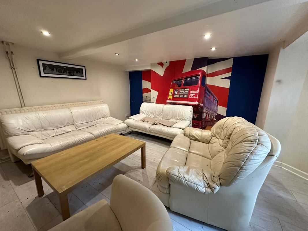 142 Gregory Boulevard, Nottingham, NG7 5JE