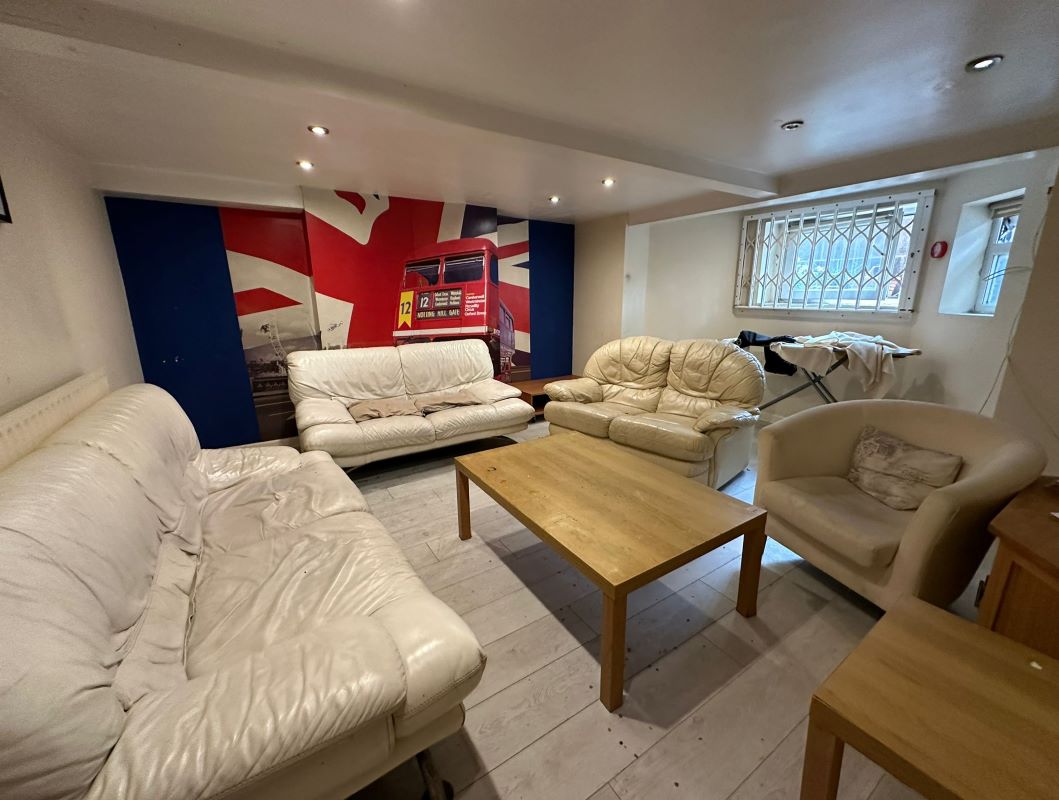 142 Gregory Boulevard, Nottingham, NG7 5JE