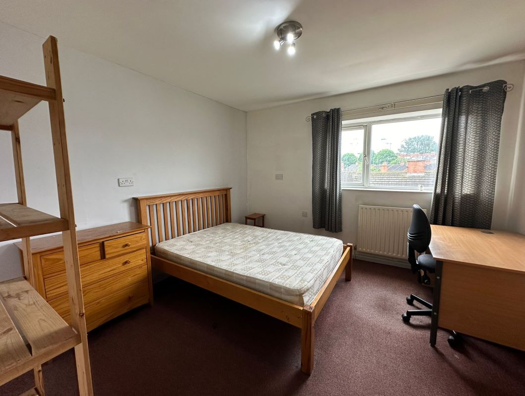 142 Gregory Boulevard, Nottingham, NG7 5JE