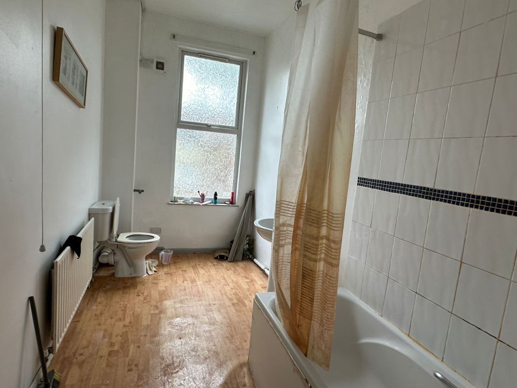 142 Gregory Boulevard, Nottingham, NG7 5JE