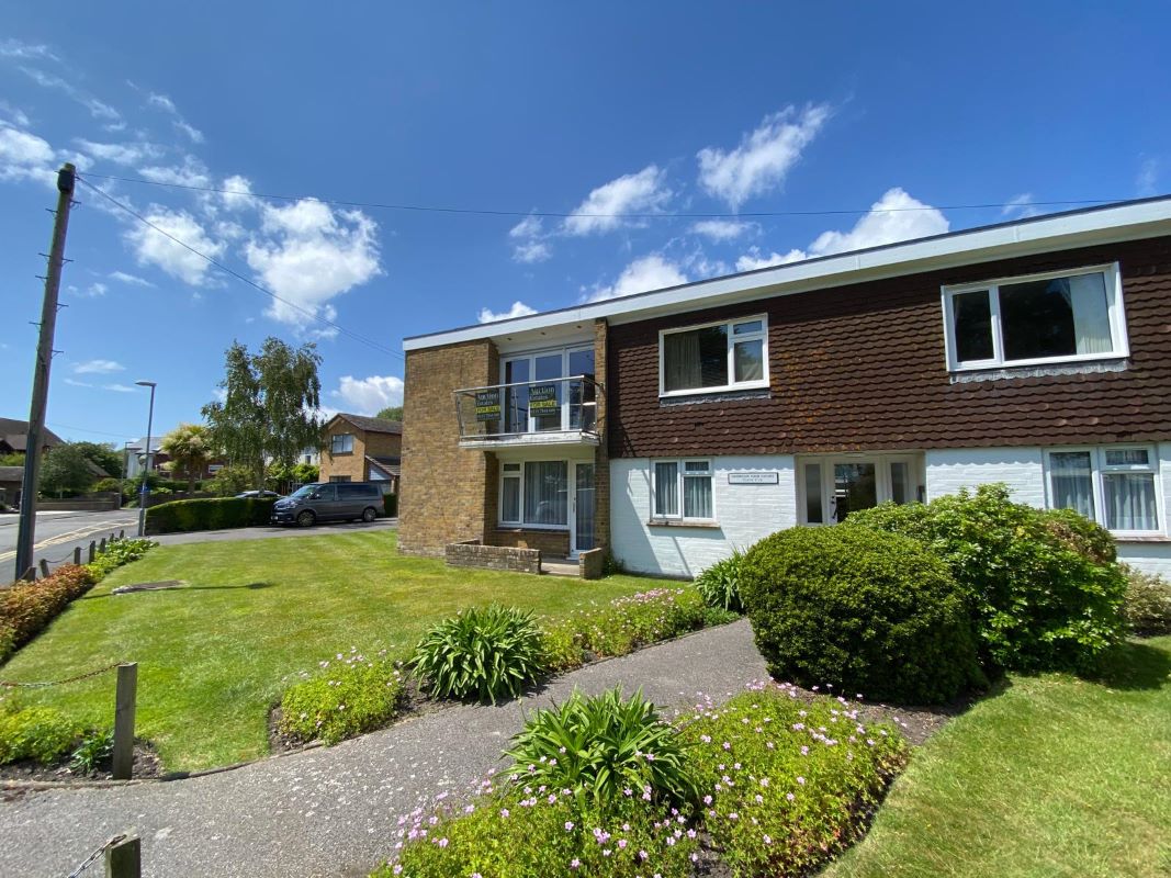 Flat 9 Harbour View Court, Queens Avenue, Christchurch, Dorset, BH23 1DD