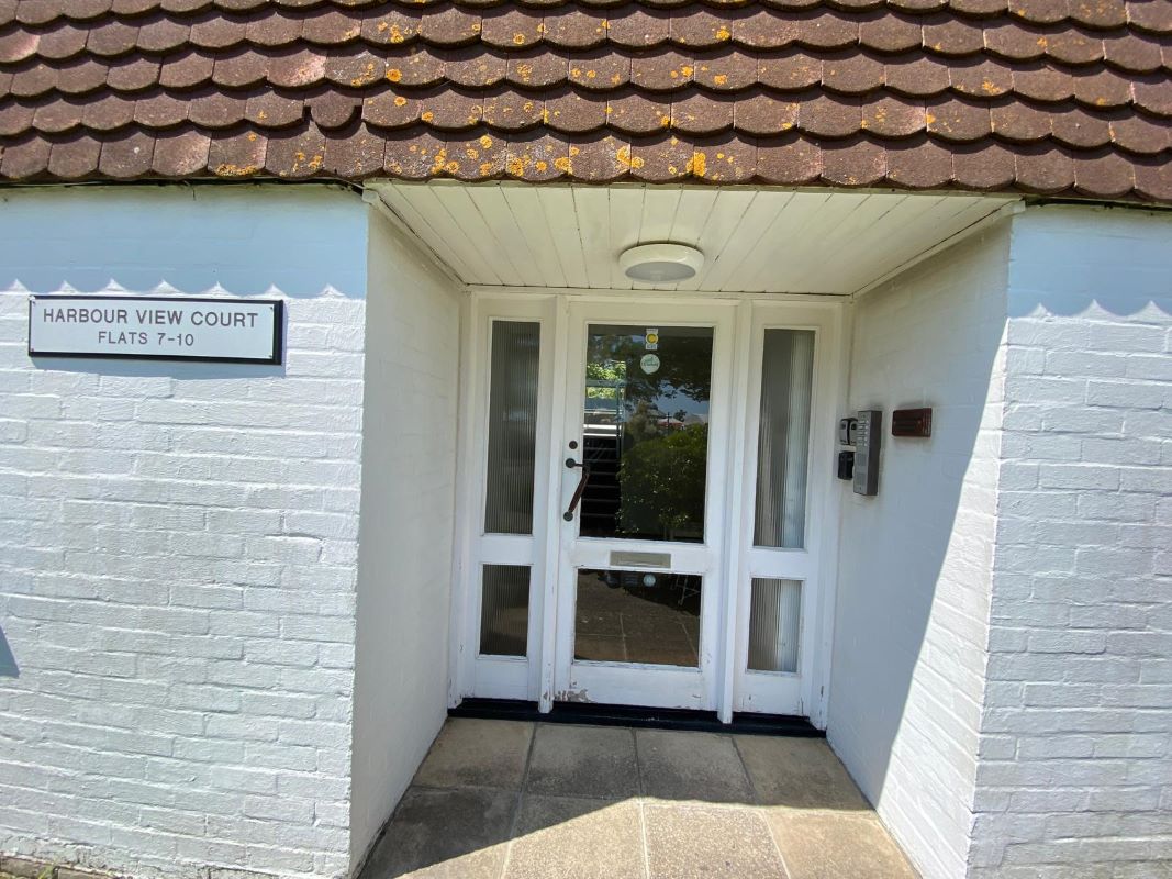Flat 9 Harbour View Court, Queens Avenue, Christchurch, Dorset, BH23 1DD