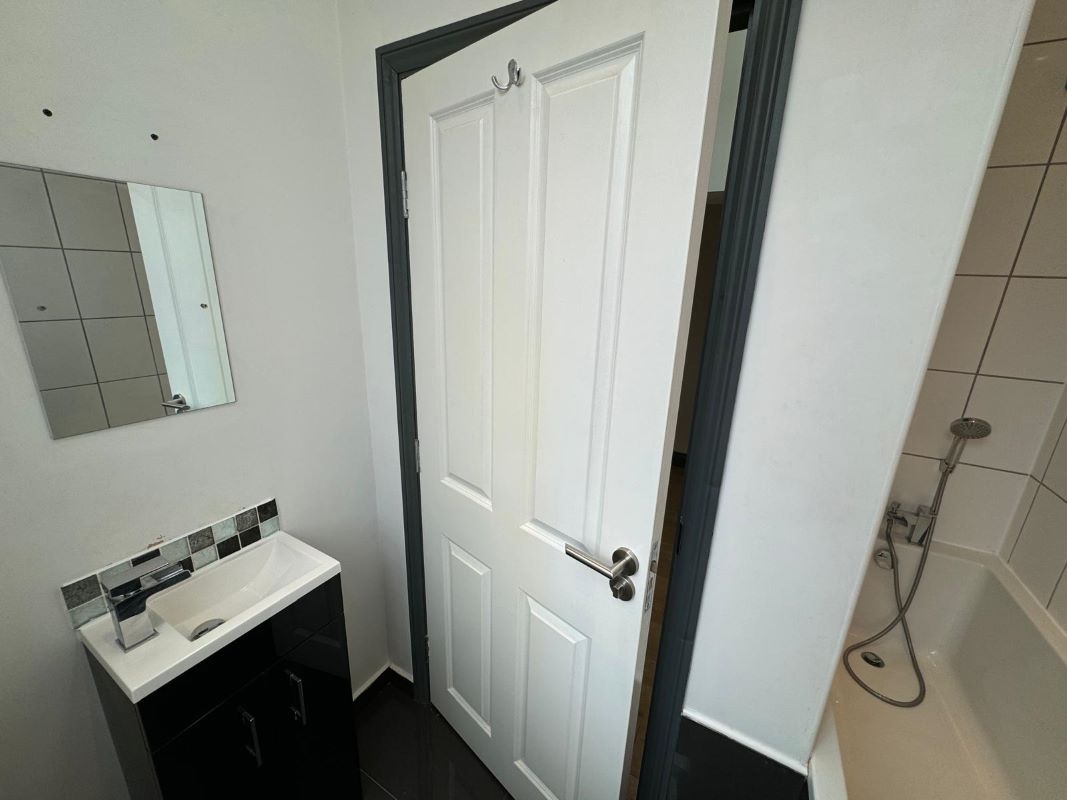 3 Mill House Apartments, 1 Mill Lane, Guildford, Surrey, GU1 3XX