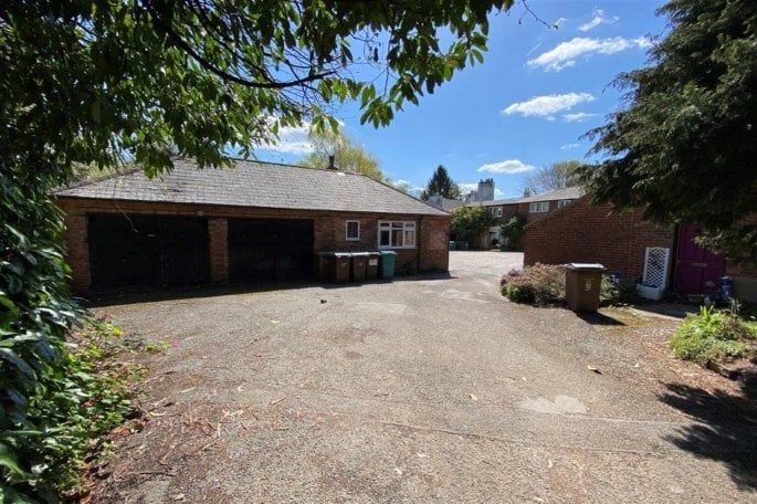 Lenton Abbey, Derby Road, Nottingham, NG9 2SN