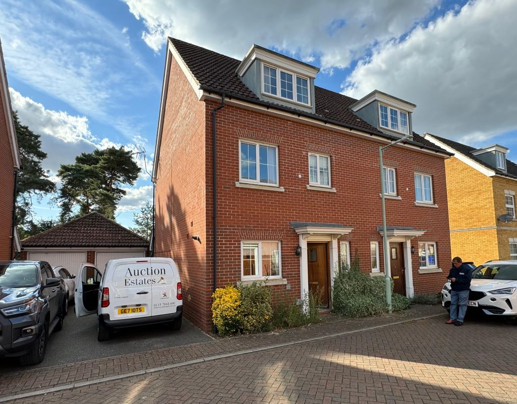 8 Thyme Close, Red Lodge, Bury St. Edmunds, Suffolk, IP28 8FT