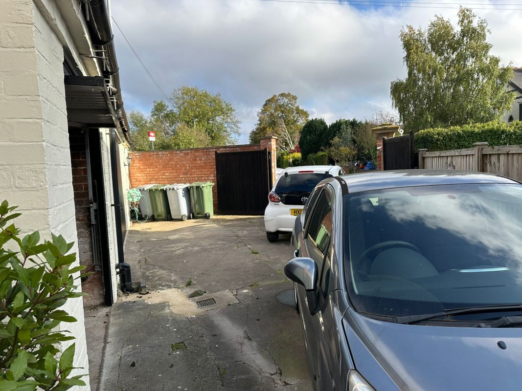 Hatfield Mews, Gunthorpe Road, Flats 1 & 2, Lowdham, Nottingham, NG14 7EN