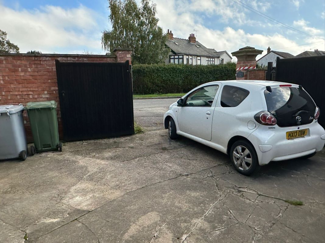 Hatfield Mews, Gunthorpe Road, Flats 1 & 2, Lowdham, Nottingham, NG14 7EN