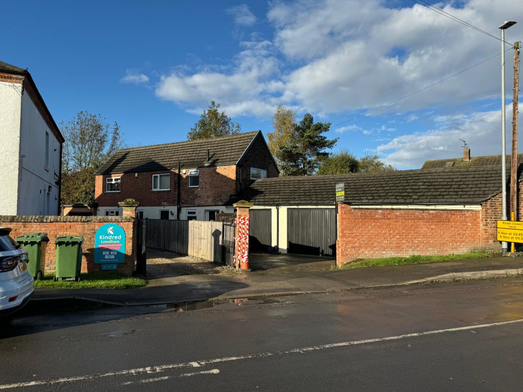 Hatfield Mews, Gunthorpe Road, Flats 1 & 2, Lowdham, Nottingham, NG14 7EN