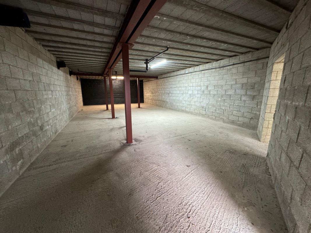 20 Acres of Land & Outbuildings Nottingham Road, Ravenshead, Nottinghamshire, NG15 9HN