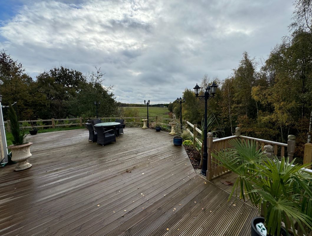 20 Acres of Land & Outbuildings Nottingham Road, Ravenshead, Nottinghamshire, NG15 9HN