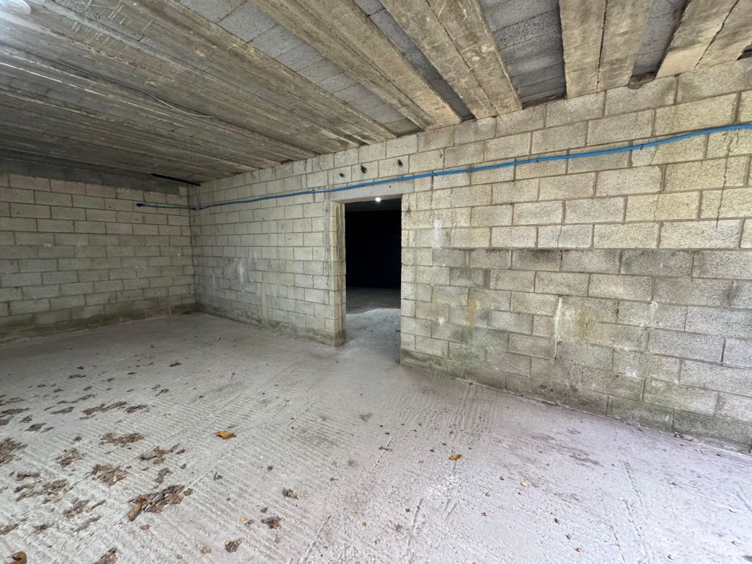 20 Acres of Land & Outbuildings Nottingham Road, Ravenshead, Nottinghamshire, NG15 9HN