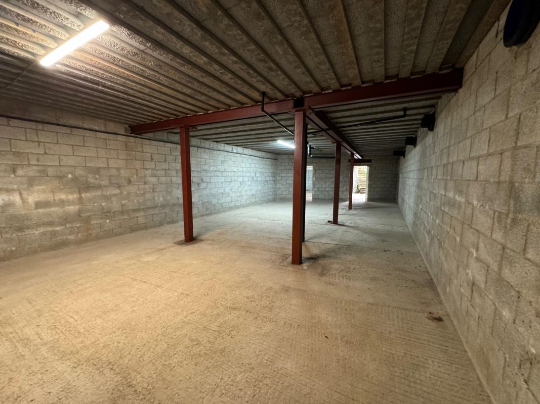 20 Acres of Land & Outbuildings Nottingham Road, Ravenshead, Nottinghamshire, NG15 9HN