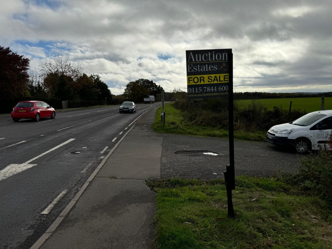20 Acres of Land & Outbuildings Nottingham Road, Ravenshead, Nottinghamshire, NG15 9HN
