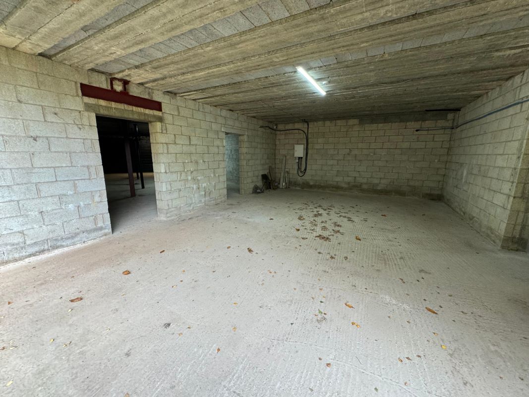 20 Acres of Land & Outbuildings Nottingham Road, Ravenshead, Nottinghamshire, NG15 9HN