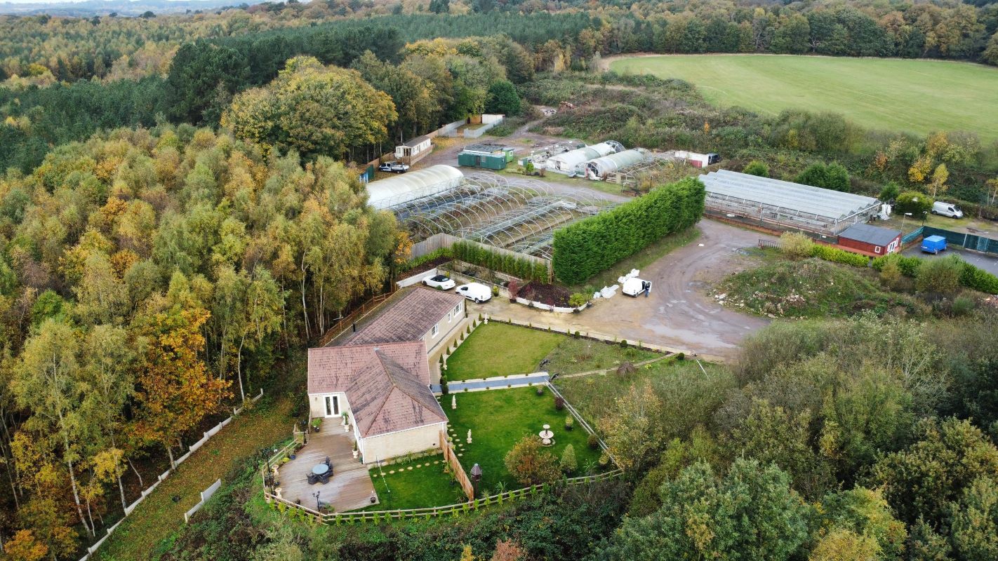 20 Acres of Land & Outbuildings Nottingham Road, Ravenshead, Nottinghamshire, NG15 9HN